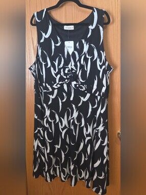 Women’s Black and White Twist-Front Sleeveless Dress